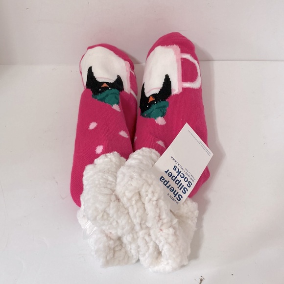 COZY SLIPPER SOCKS Pink Penguin Sherpa Lined with Anti Slip Grippers on Bottom - Picture 6 of 12